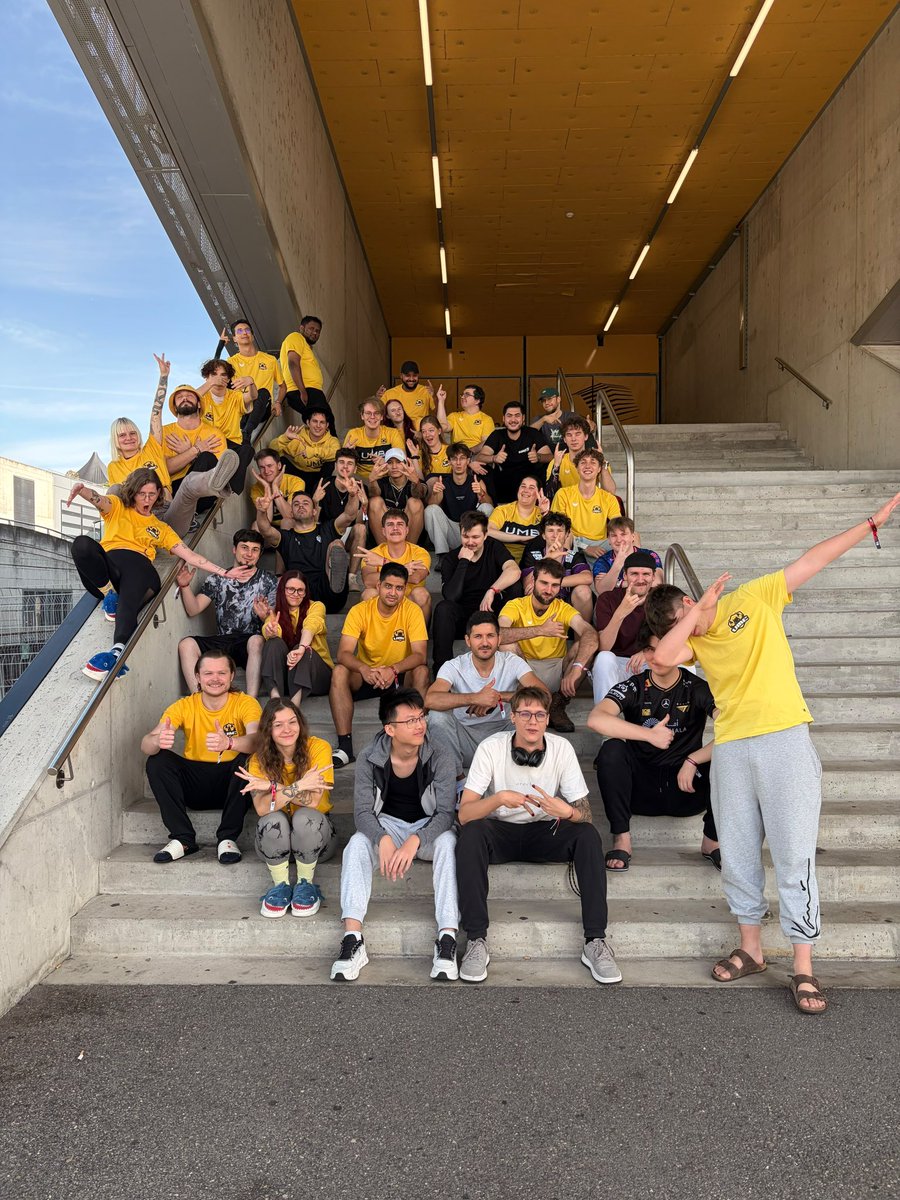 SimmerUME's tweet photo. 🏆 CLAN OF THE LAN - 2026

This one isn't about a scoreline. It's for everyone who showed up, filled the seats, made noise and turned rows of PCs into something that felt like a family

Thank you to @switzerlanCH for the weekend, and to every single one of you who was there 💛🖤 https://t.co/mnXwefIVmu