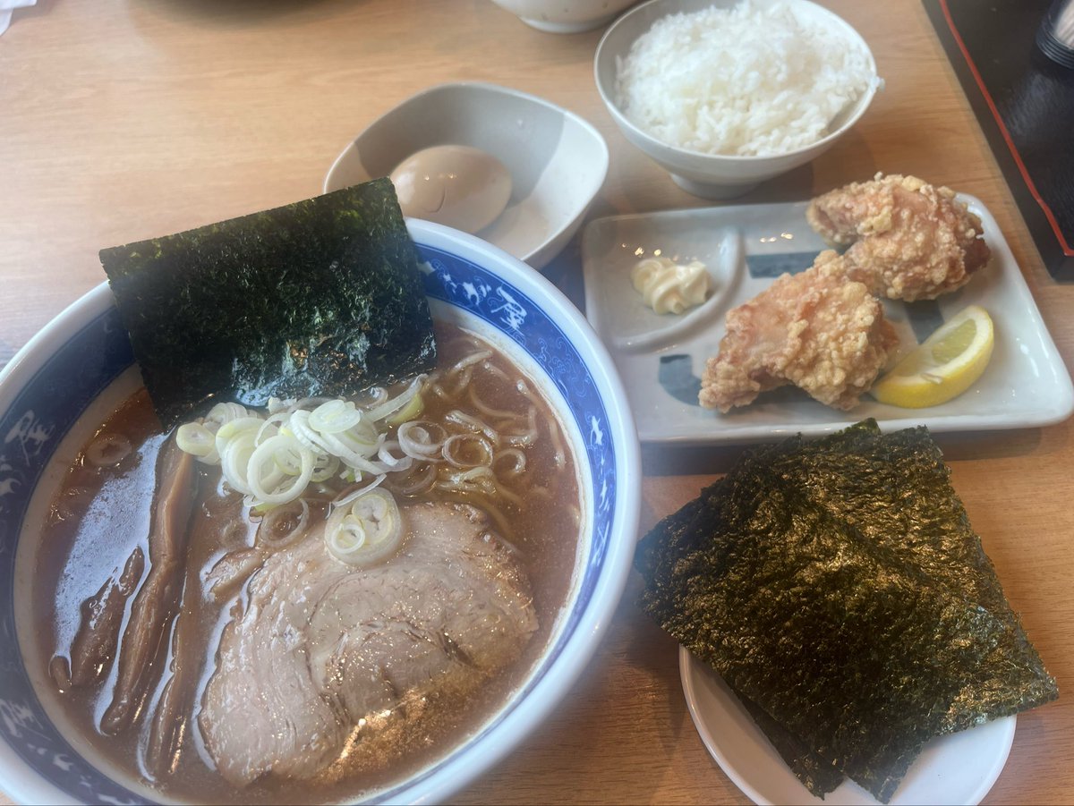 siguldd's tweet photo. 初ラーメンせたが屋✨️

せたが屋で調べたら
せたが屋 まずいが1番上に来て少し心配だったけど
個人的には煮干し煮干ししてて好きな部類でした！

漁郎らーめん
ヤサイ多め
ニンニク普通
アブラ普通
味の濃さ普通
と
らーめんとからあげセット🌳 https://t.co/WIwioZNwNm