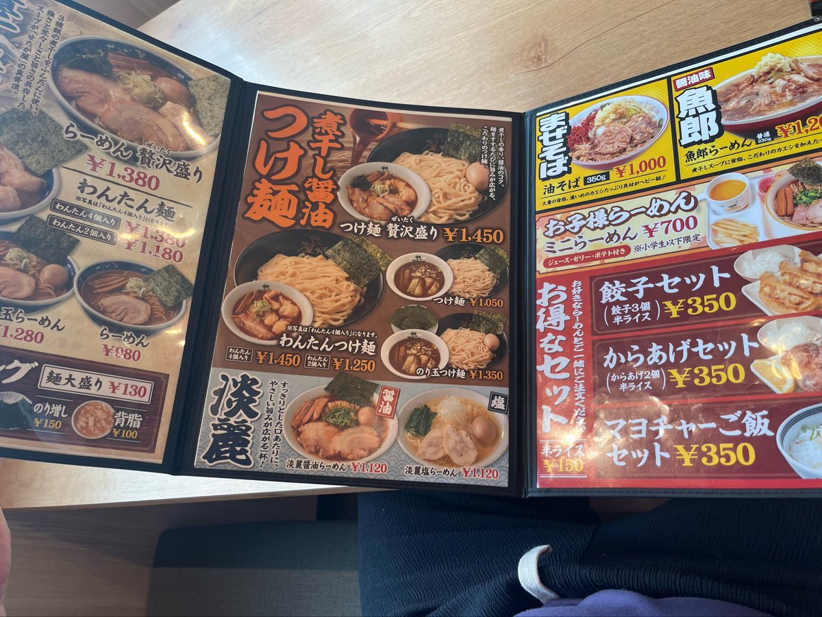 siguldd's tweet photo. 初ラーメンせたが屋✨️

せたが屋で調べたら
せたが屋 まずいが1番上に来て少し心配だったけど
個人的には煮干し煮干ししてて好きな部類でした！

漁郎らーめん
ヤサイ多め
ニンニク普通
アブラ普通
味の濃さ普通
と
らーめんとからあげセット🌳 https://t.co/WIwioZNwNm