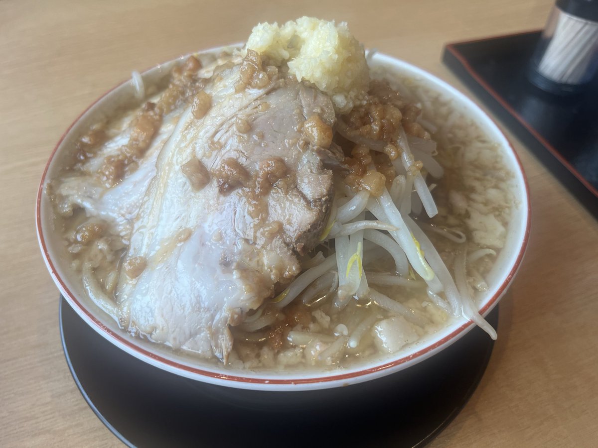 siguldd's tweet photo. 初ラーメンせたが屋✨️

せたが屋で調べたら
せたが屋 まずいが1番上に来て少し心配だったけど
個人的には煮干し煮干ししてて好きな部類でした！

漁郎らーめん
ヤサイ多め
ニンニク普通
アブラ普通
味の濃さ普通
と
らーめんとからあげセット🌳 https://t.co/WIwioZNwNm