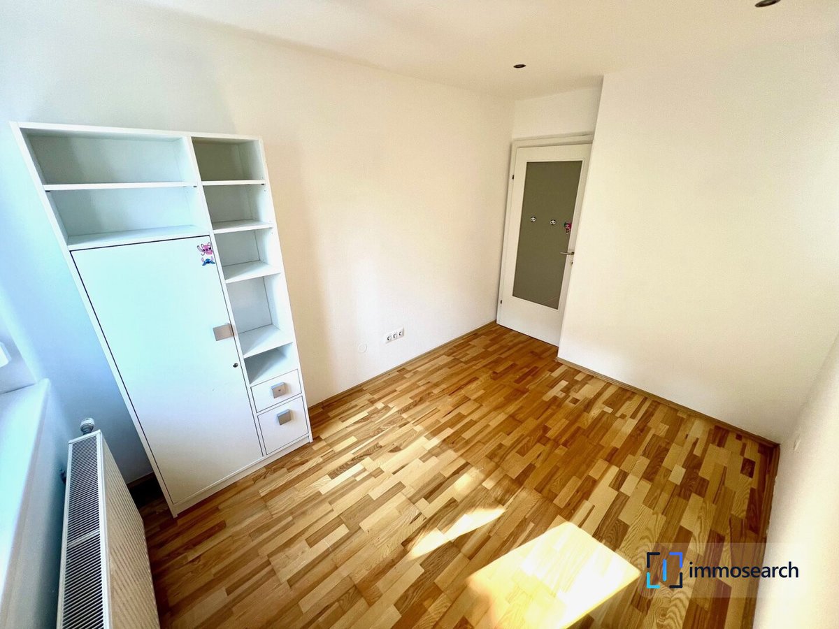 immo_aldin's tweet photo. 3 Zimmer und 52,9 m² in 1100 Wien gesucht? Die gut geschnittene Wohnung im 1. Stock ist durchgehend instand gehalten und punktet mit Vorraum, Wohnküche, 2 Zimmern, Bad, WC und Abstellraum. Kaufpreis: 220.000 EUR.

Mehr erfahren: https://t.co/yRpbVDEM6P

#Wien #Wohnung #Kauf https://t.co/bhNBkYBhRf