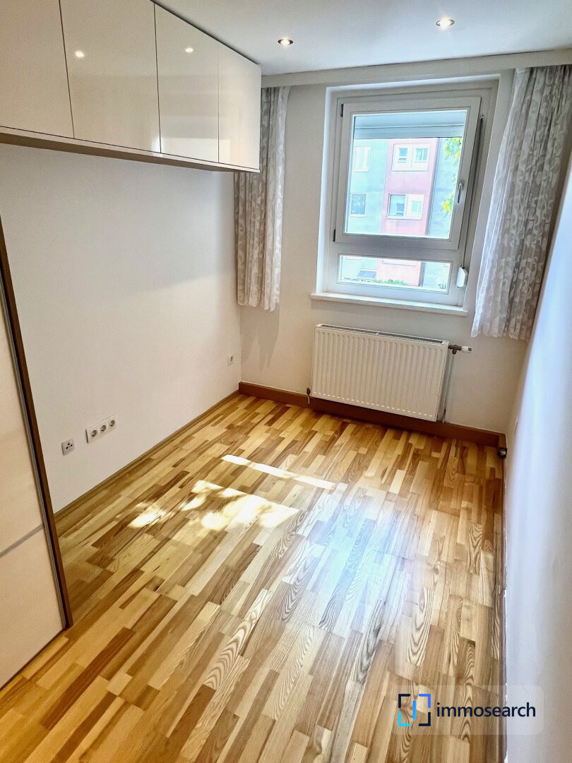 immo_aldin's tweet photo. 3 Zimmer und 52,9 m² in 1100 Wien gesucht? Die gut geschnittene Wohnung im 1. Stock ist durchgehend instand gehalten und punktet mit Vorraum, Wohnküche, 2 Zimmern, Bad, WC und Abstellraum. Kaufpreis: 220.000 EUR.

Mehr erfahren: https://t.co/yRpbVDEM6P

#Wien #Wohnung #Kauf https://t.co/bhNBkYBhRf