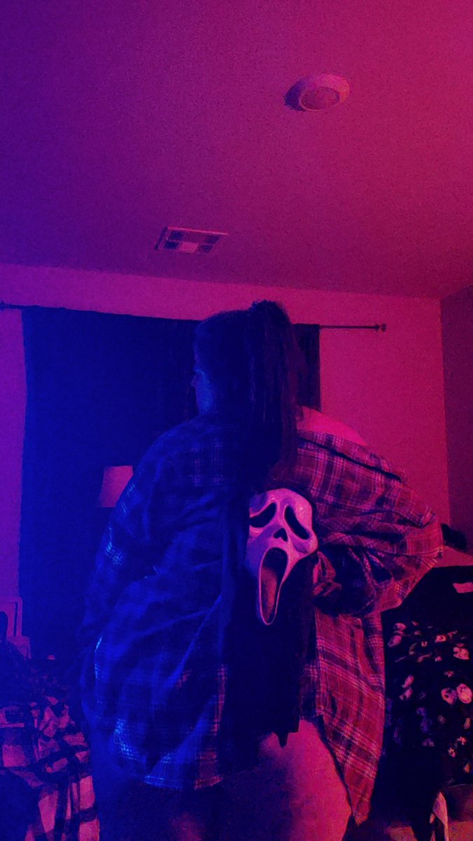 hcece31's tweet photo. Hello Cidney! #scream #kink #maskkink https://t.co/FrujZeHJ54