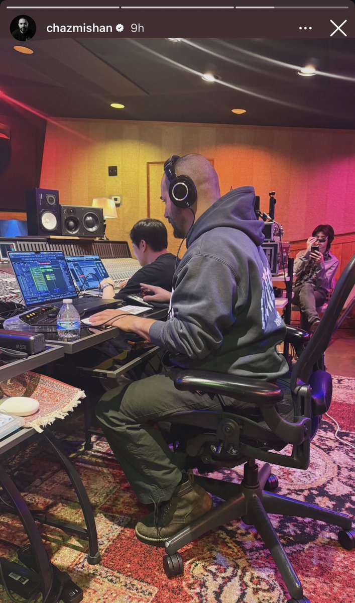 eomcoertis's tweet photo. JUHOON SPOTTED IN THE STUDIO WITH songwriter &amp; producer chazmishan?!?!? https://t.co/aczuvw5whN