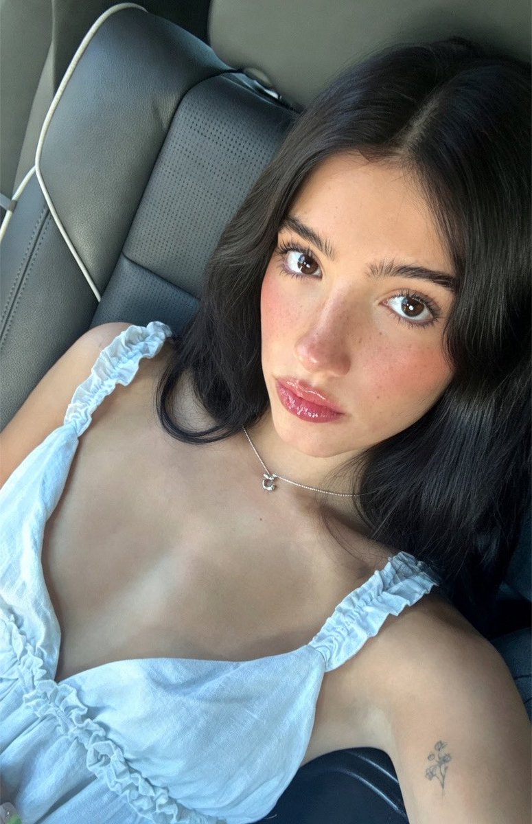Chardiction's tweet photo. Does being treated like shit make you spurt? You losers know genuine dominance when you see it. There’s nothing I want more than to have my entire following laugh at you after I make you pay just for the privilege of public humiliation 🤣

Get D'AmeliDUMB for Goddess Charli 😵‍💫 https://t.co/rhUCpXQKtQ
