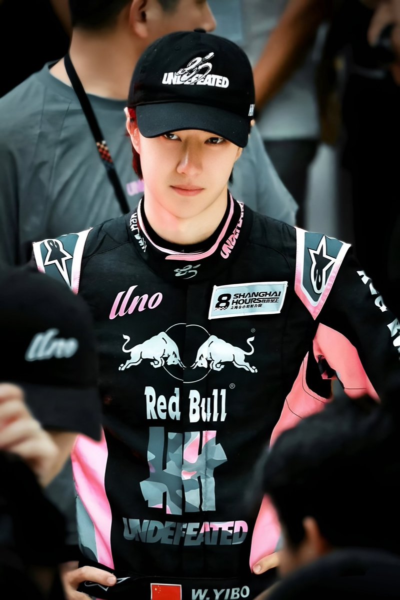 lazysaltedfish_'s tweet photo. #WangYibo went from winning champion at Shanghai 8 Hours Endurance Race straight to front row at Paris Fashion Week as Global Ambassador for 3 luxury houses: CHANEL, Loewe &amp; Lacoste

king of minding his business and only coming down the mountains to serve wins and looks https://t.co/iKZleLU0EI