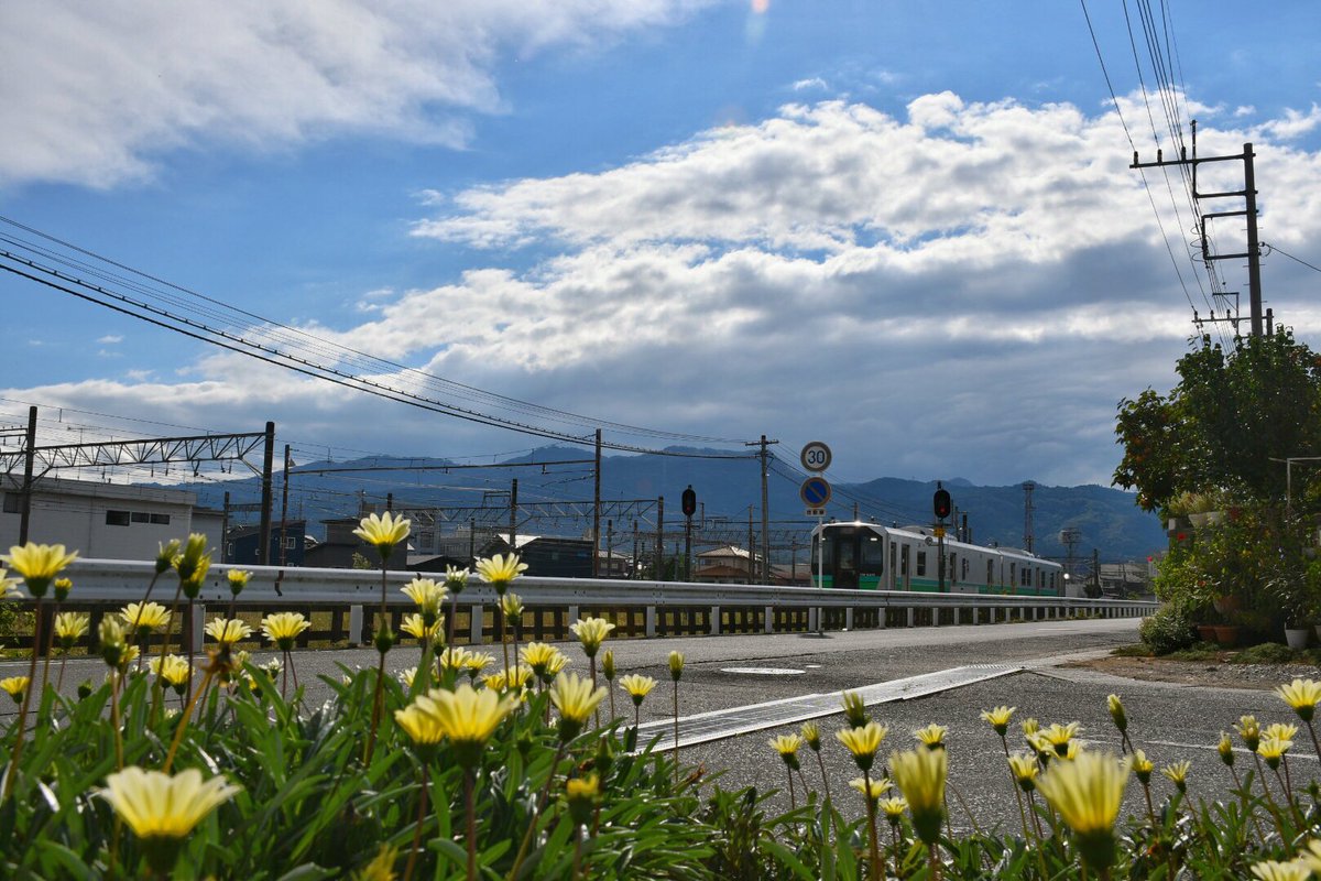 yorii_official's tweet photo. シティプロモーション担当です。寄居駅に到着する八高線。本日10月6日は、昭和9（1934）年に八高線が全線開通した日です。
＃寄居町 ＃八高線 #全線開通 https://t.co/wy8lyrrZmE