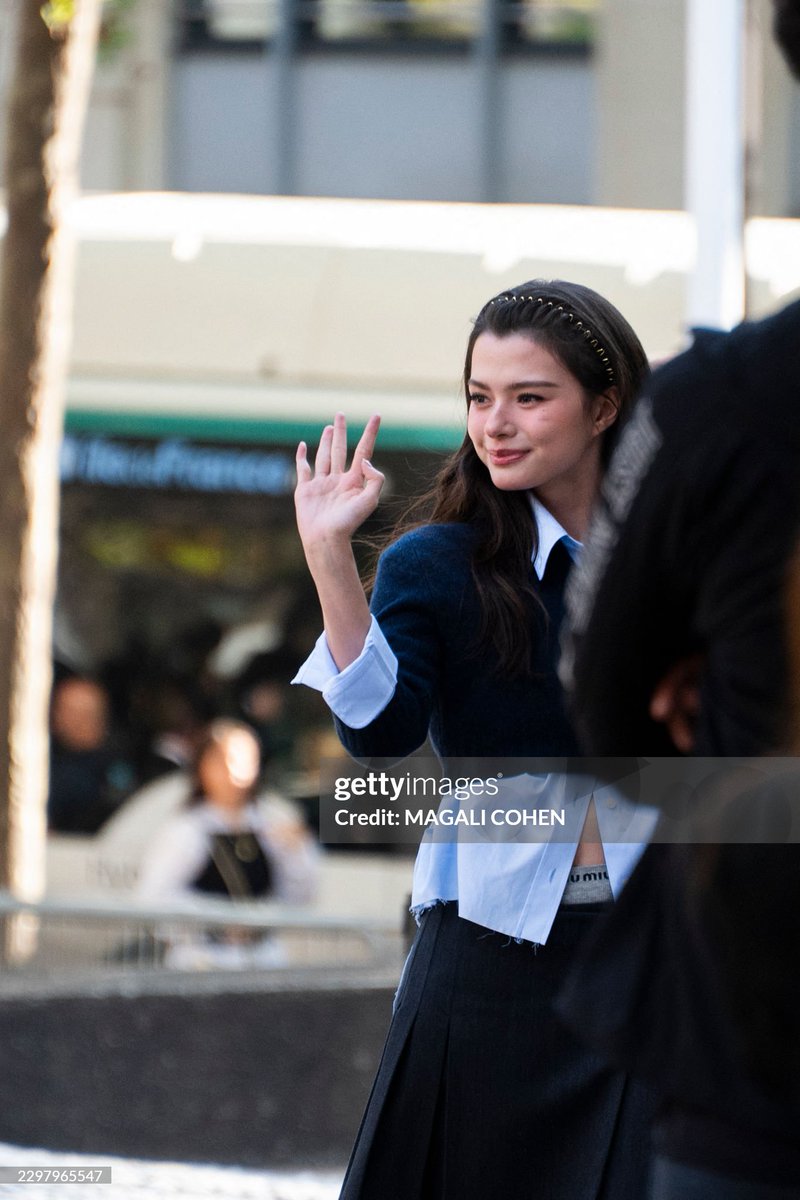 beckyfanclub05's tweet photo. คนที่น่ารักกับแฟนๆ ขนาดนี้ 🫶🏻

@MIUMIUofficial @AngelssBecky

#MiuMiuSS27xBecky
#MiuMiuPFWxBecky
#beckysangels #BeckyArmstrong
#MiuMiuSS27 #MiuMiu #ParisFashionWeek https://t.co/1WyBI4yIhu