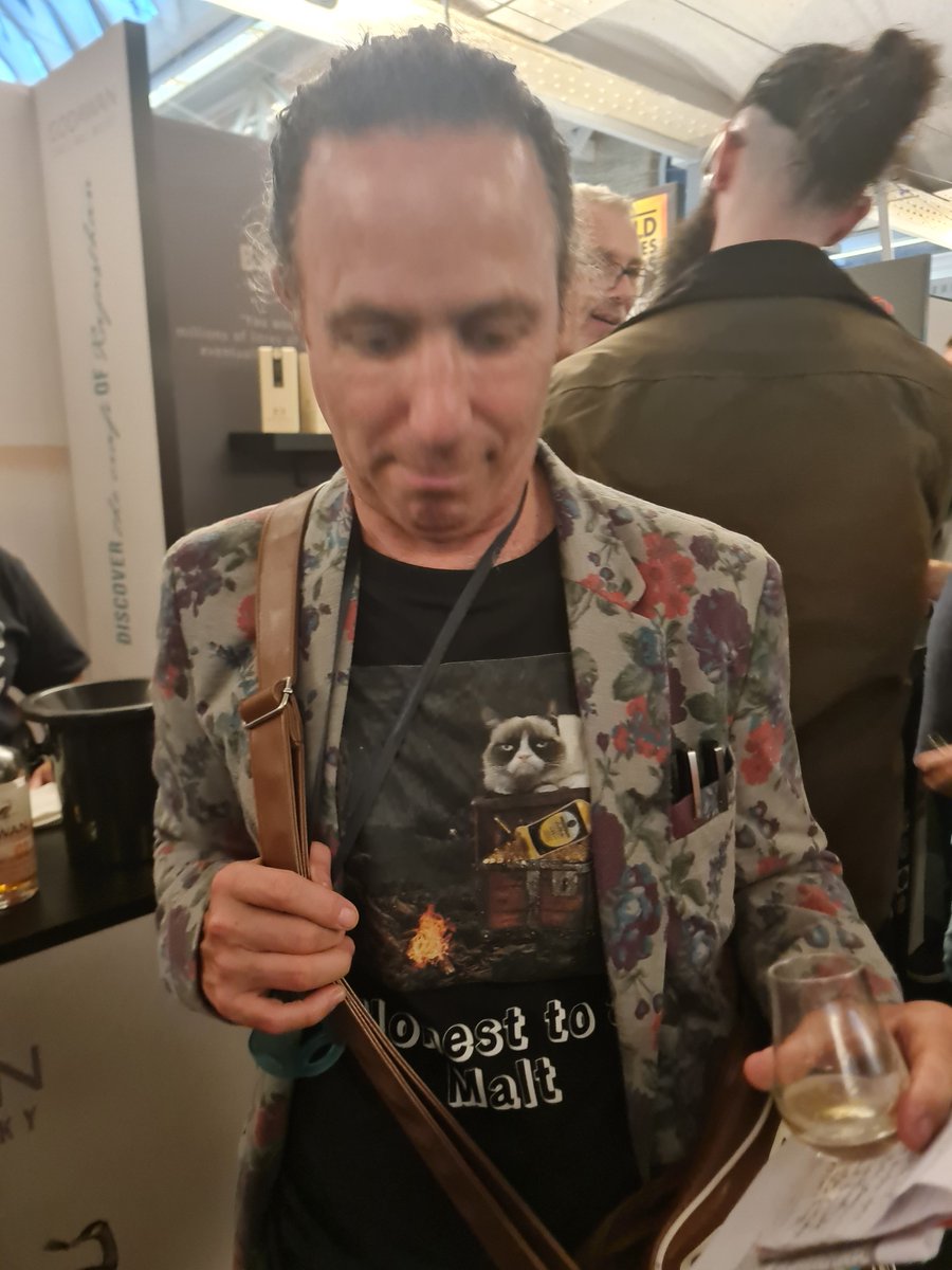 TheWhiskyBloke's tweet photo. T-shirt spotted in the wild.
@whiskypianist 
@HonestToAMalt 

#WhiskyShow https://t.co/XVB3YyJ51H