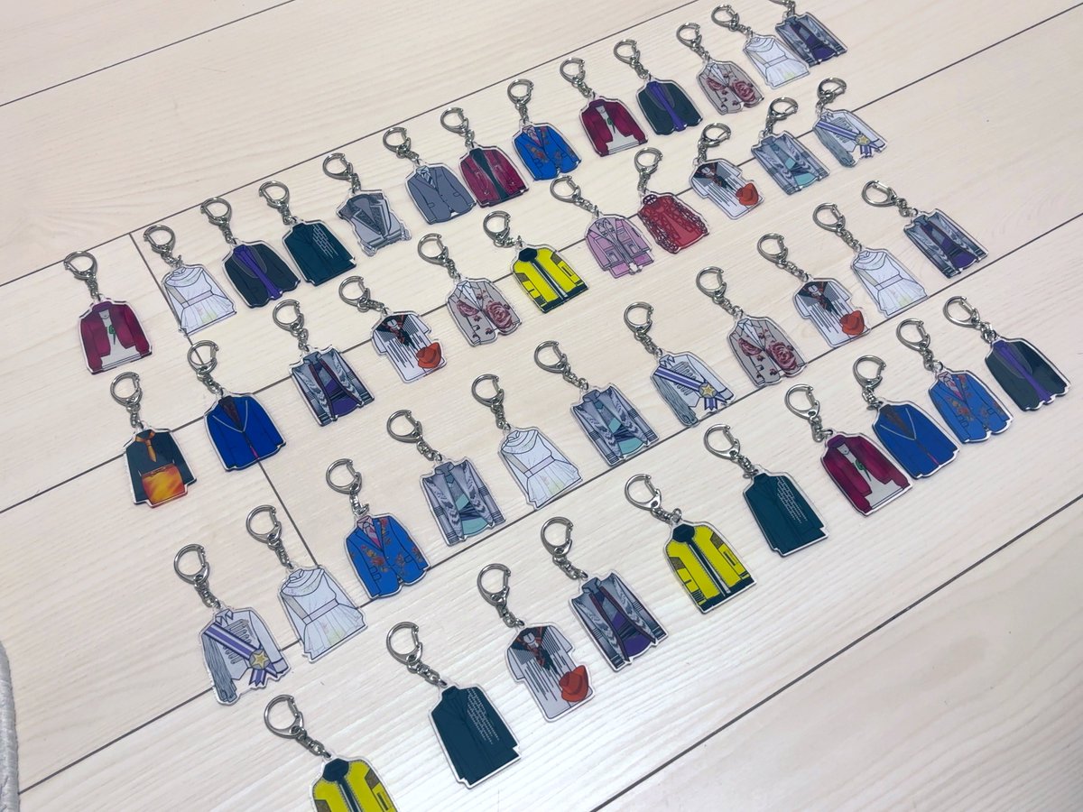 XnfJ4n's tweet photo. 家族4人でキーホルダー集結させた結果これ！
こんだけ引いてもチート衣装出なかったあ૮ ̥_  ̫ _ ̥ ა https://t.co/Zl1IaLUasm