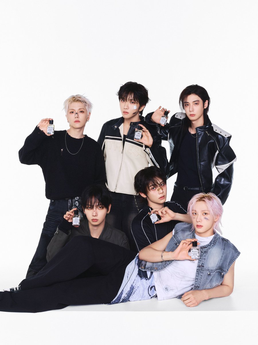 bibiang_japan's tweet photo. #RT EVENT🖤

𝐁𝐢𝐁𝐢𝐀𝐍𝐆 🧩 𝐁𝐎𝐘𝐍𝐄𝐗𝐓𝐃𝐎𝐎𝐑
𝟐𝟎𝟐𝟔 𝐅𝐖 𝐂𝐚𝐦𝐩𝐚𝐢𝐠𝐧

それぞれの個性が重なり、
新しいムードを生み出していく。

決められた枠にとらわれず、
ありのまま、自由に。

異なる香りが溶け合うように、
それぞれの個性が重なって生まれた今。

BiBiANGとBOYNEXTDOORがともに描く、
今この瞬間を感じてみてください。

RT＋リプライで「未完成な青春」に最も似合うBiBiANGの香りをPICKしてください✨ ご参加いただいた方の中から抽選で3名様に、BOYNEXTDOOR PICK ビビアン オードパルファム 50mlをプレゼント🎁