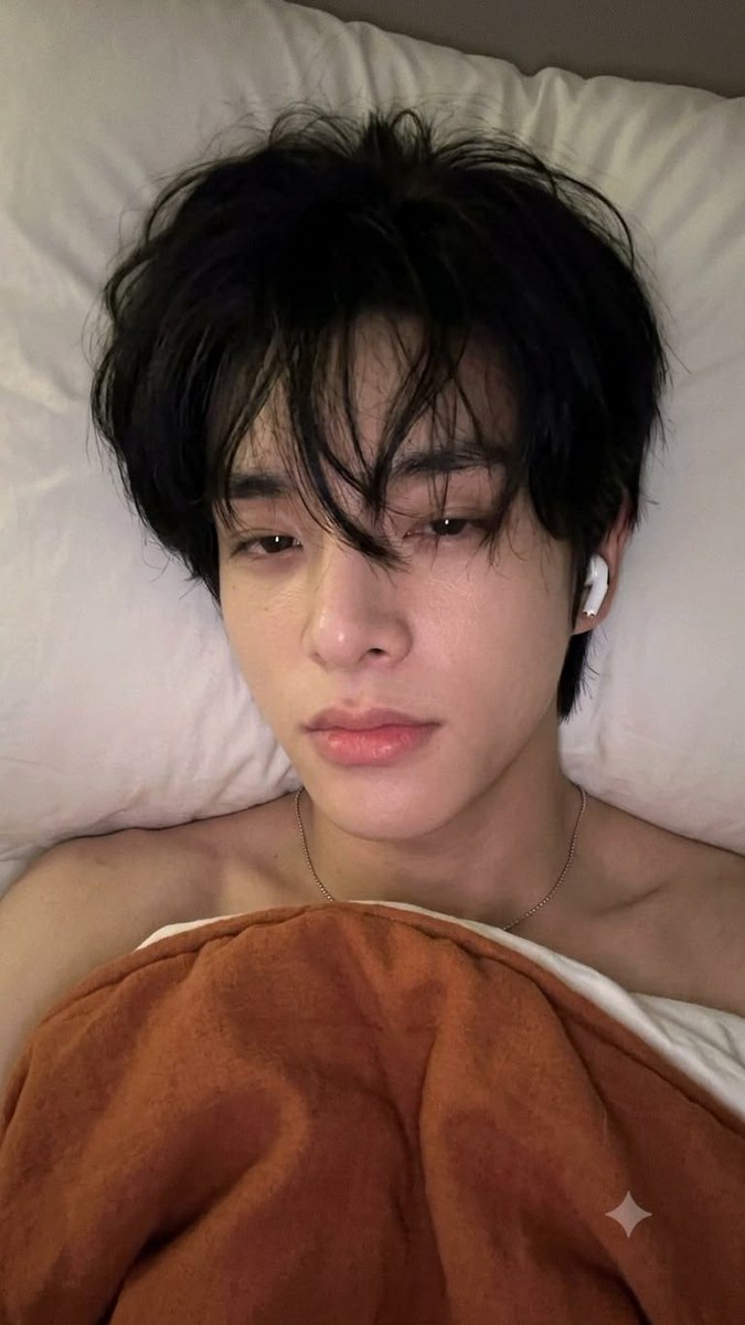 meowkinso's tweet photo. that every time sungh00n sees him in his bed: https://t.co/ayiaFqKBqZ