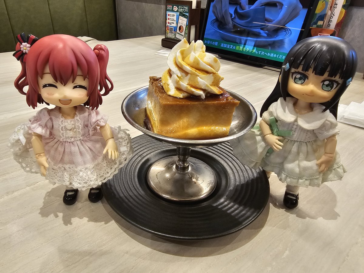 Mamiel1218's tweet photo. 固めのプリン🍮とモンブラン🌰

モンブランは、下が固めのプリンで上にバニラジェラート！！
早めに食べないと溶けちゃう💦

#bayfm_it
#3時の茶～ https://t.co/oKrOIc8AiZ