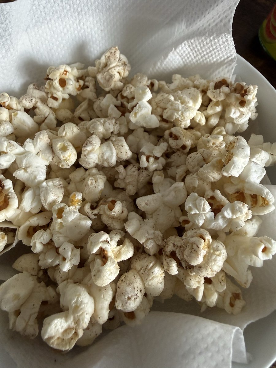 akkey2103's tweet photo. 金なさすぎておやつも自前🍿 https://t.co/Ss6Mra0Bcs