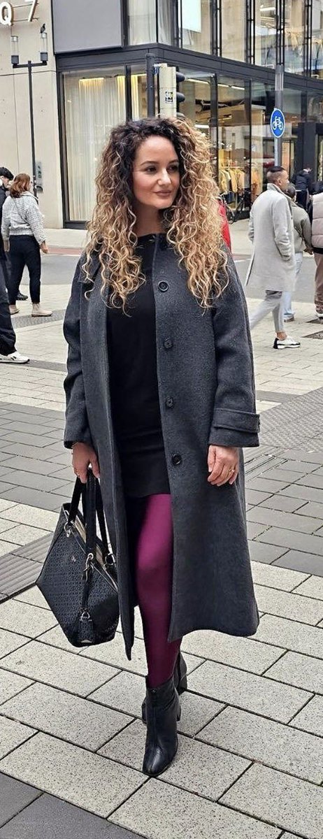 gedankenhain's tweet photo. Albanian MILF 🇦🇱 https://t.co/sSrV3IMGoQ