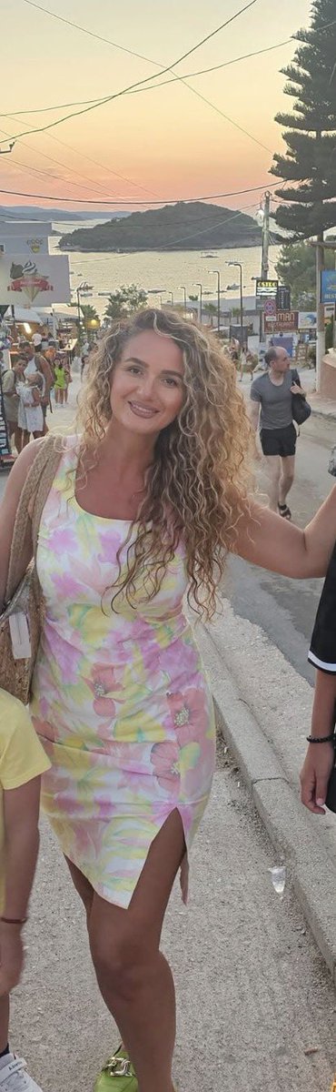 gedankenhain's tweet photo. Albanian MILF 🇦🇱 https://t.co/sSrV3IMGoQ