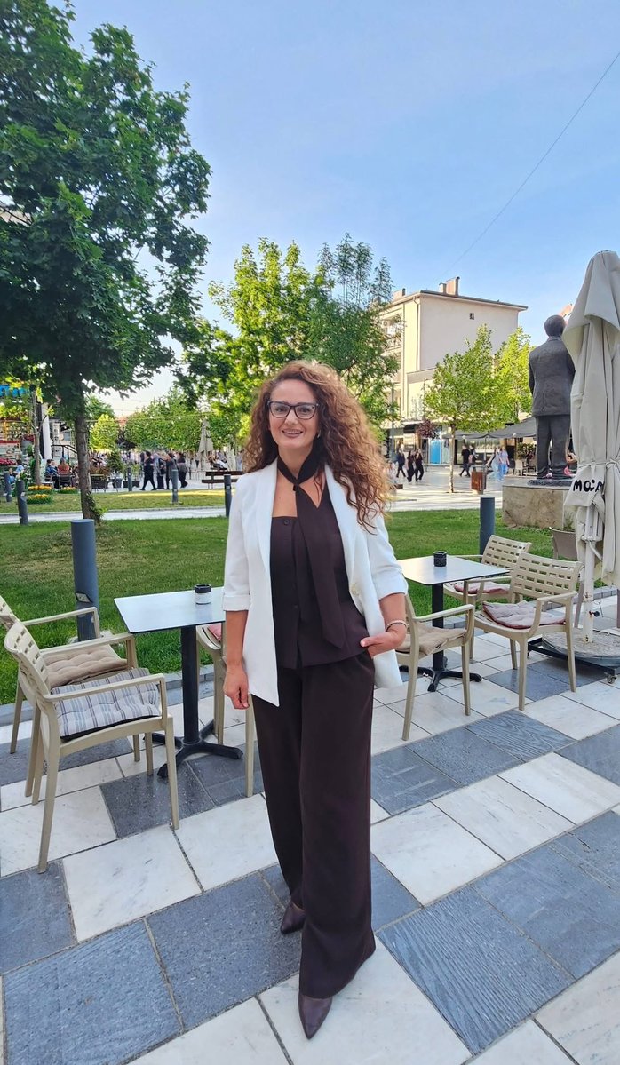 gedankenhain's tweet photo. Albanian MILF 🇦🇱 https://t.co/sSrV3IMGoQ