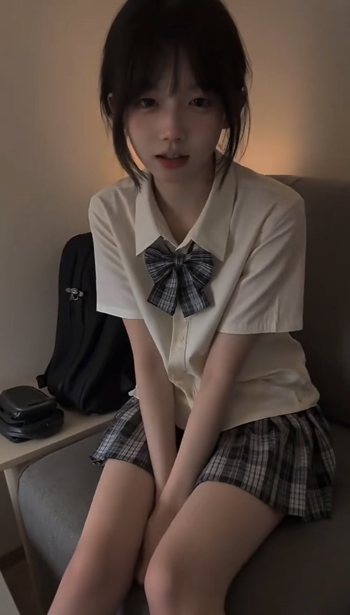 diana06bc2's tweet photo. 从小缺爱！！

有人想锐评一下我14岁的福嘛 ？🥹   

不要🚪赶紧看，我要删了！！！ https://t.co/F3hr3idotc