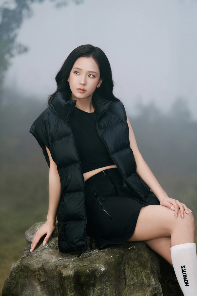 JISOO_CHINA's tweet photo. #JISOO weibo update.

JISOO x SALOMON FW26 CAMPAIGN BEHIND ​​​

#JISOO #지수 @officialBLISSOO https://t.co/vw1RpNPOCq