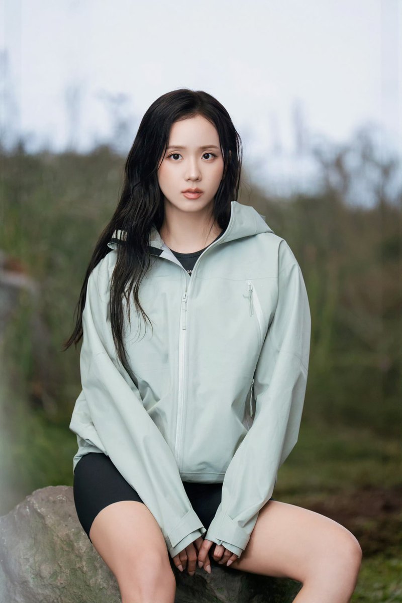 JISOO_CHINA's tweet photo. #JISOO weibo update.

JISOO x SALOMON FW26 CAMPAIGN BEHIND ​​​

#JISOO #지수 @officialBLISSOO https://t.co/vw1RpNPOCq