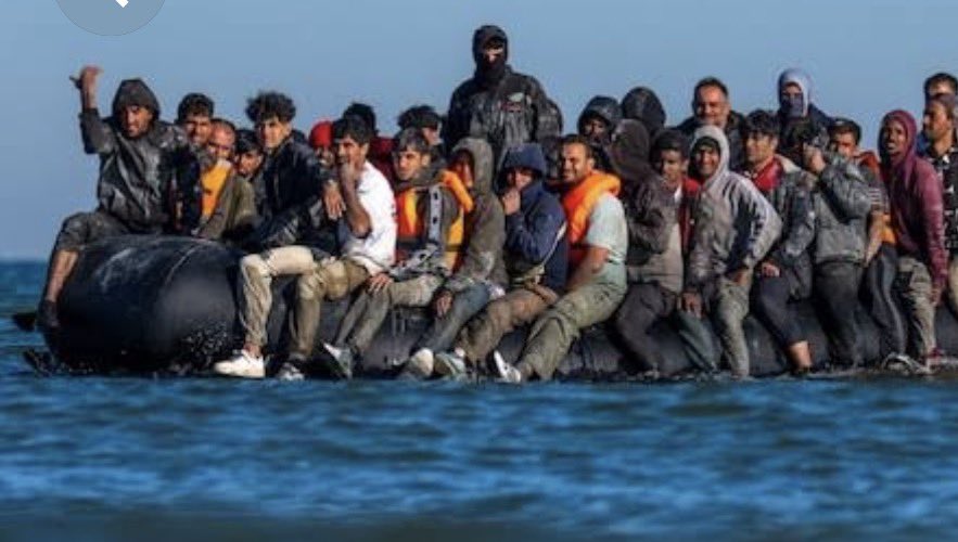 chilternbear11's tweet photo. Over 1500 illegal undocumented dangerous men, and more on their way, have been chaperoned across the channel by our Border Force since Friday. Labour Government are making our communities unsafe. https://t.co/CuYxMnCDdU