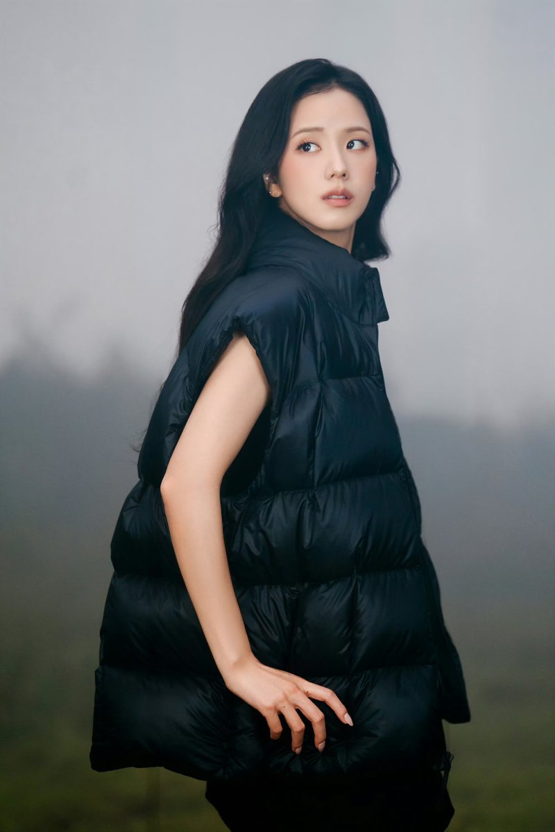 JISOO_CHINA's tweet photo. #JISOO weibo update.

JISOO x SALOMON FW26 CAMPAIGN BEHIND ​​​

#JISOO #지수 @officialBLISSOO https://t.co/jHzWeV1V8S