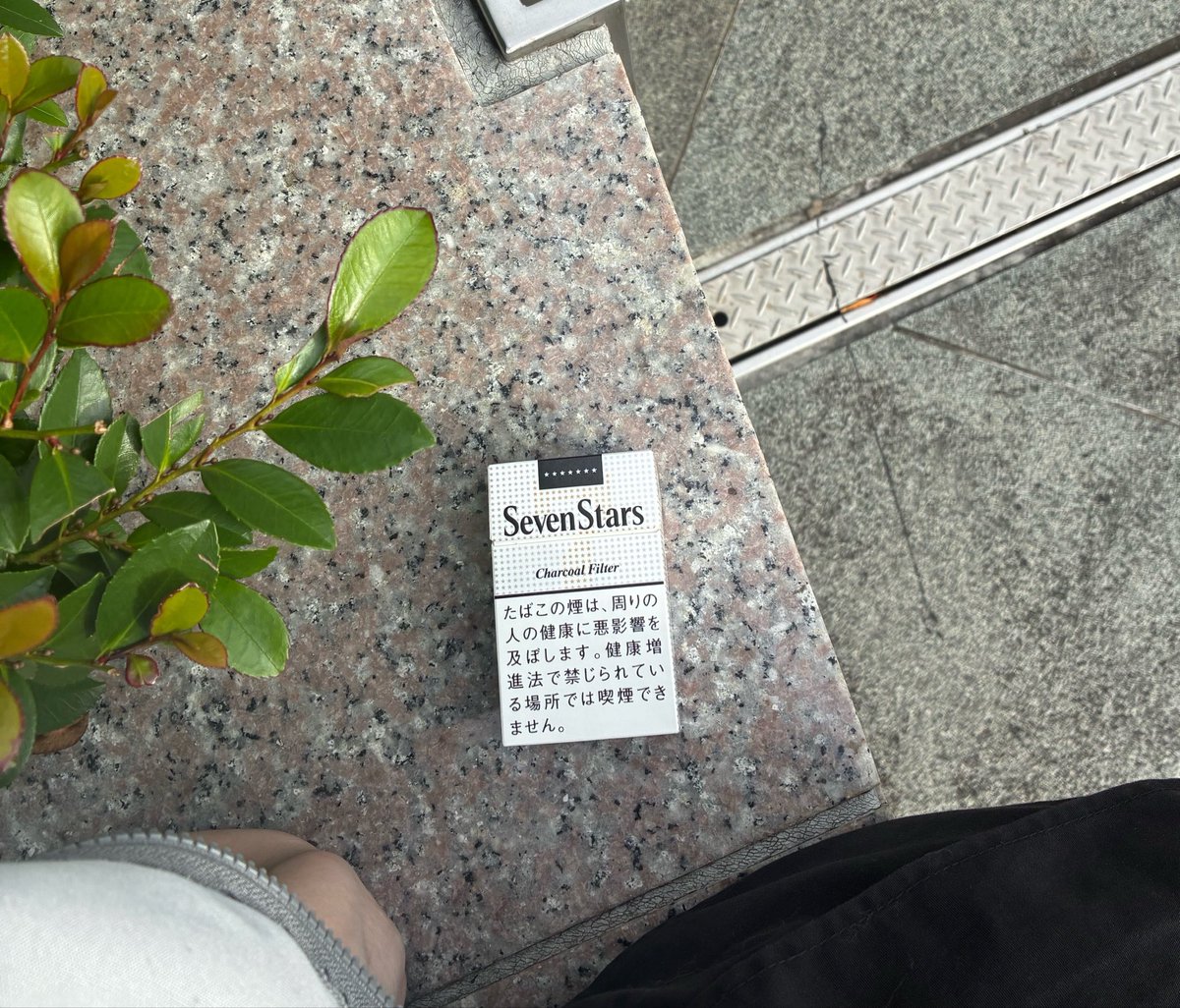Tyu3e8q's tweet photo. 今週の喫煙記録火曜日の時点で2箱目 https://t.co/WHVgFg9aB1