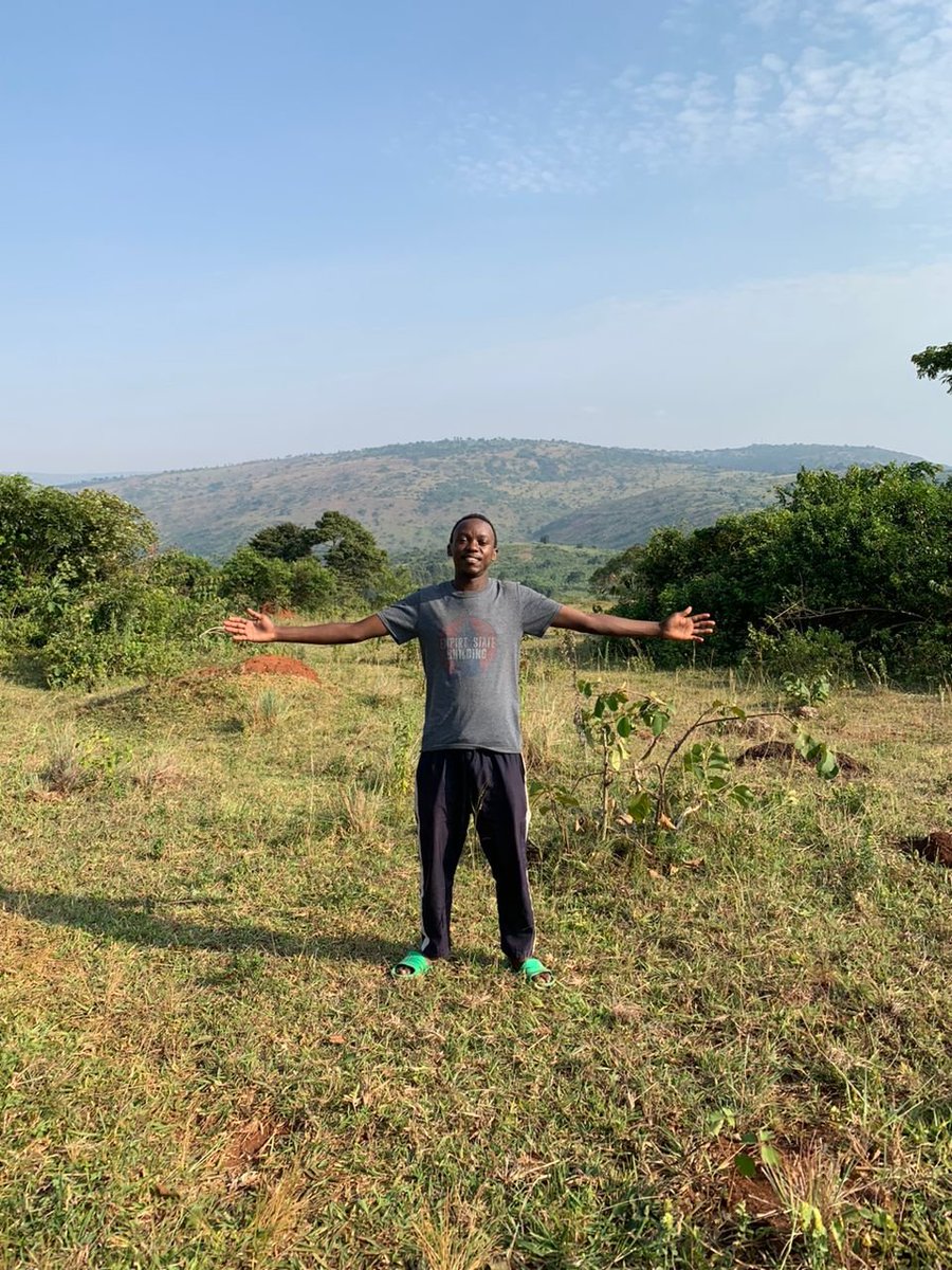Byaruhangasimo4's tweet photo. Which one is better frame 1 or frame 2 ?🤨 https://t.co/eTbwi0EKca