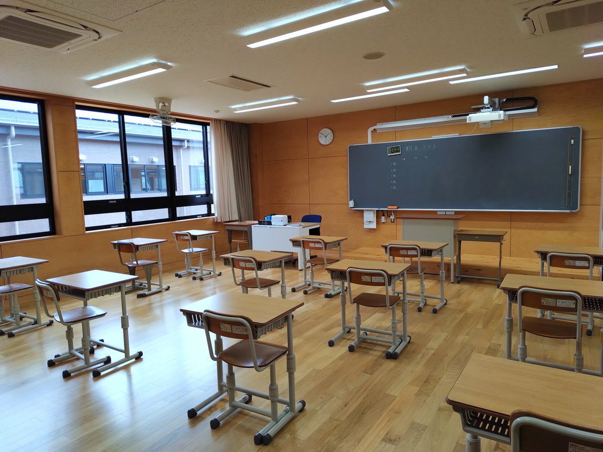 Tosihikouchida's tweet photo. 昨日は中学校統合に係る特別委員会で、岐阜県恵那南中学校へ視察研修に行って来ました。京南地区５校を１校に統合しました。子どもたちの教育環境の充実を第一とし苦渋の選択の中、本年開校した中学校は校舎も改修増築により素晴らしく、支援学級の設置やICT機器の充実、クラス替え等参考になりました https://t.co/xgJbHUfRjJ