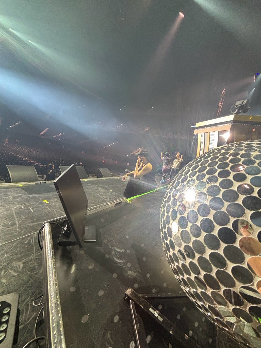 takayakuroda's tweet photo. #ヒプマイ12th Live
リハーサル風景

可愛い息子たちと🩵❤️💛
孤独な私😎 https://t.co/vdg5v19YDa