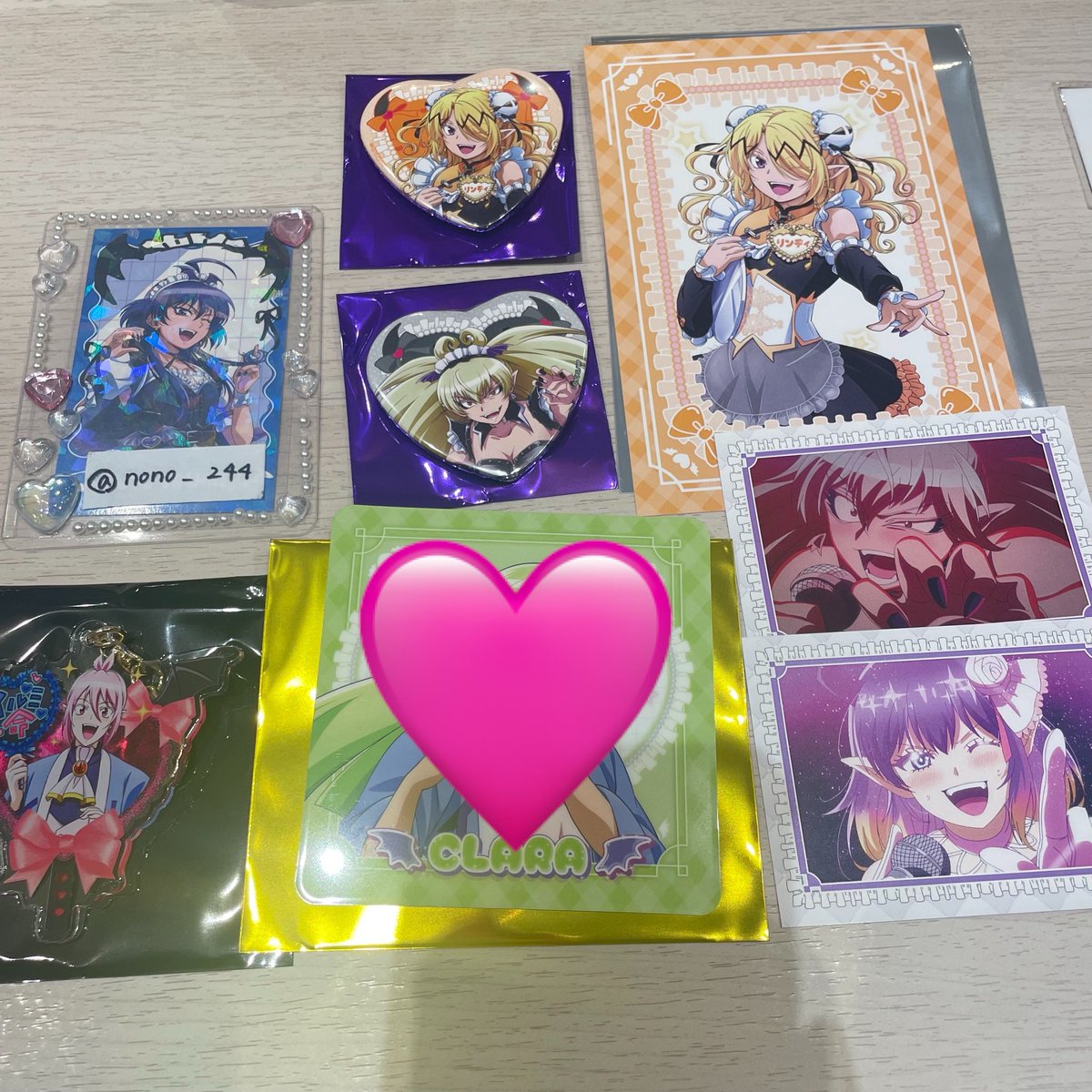 nono__244's tweet photo. 交換 魔入りました！入間くん デビきゅんカフェ 缶バッジ アクキー 特典 コースター

꒰譲꒱
缶バ クララ リンディ×2 ギャリー
特典 ギャリー ※クロム
ポスカ リンディ
コースター イルミ
アクキー アスモデウス

↓ ↓ ツリーへ https://t.co/JUbU6q2lyq
