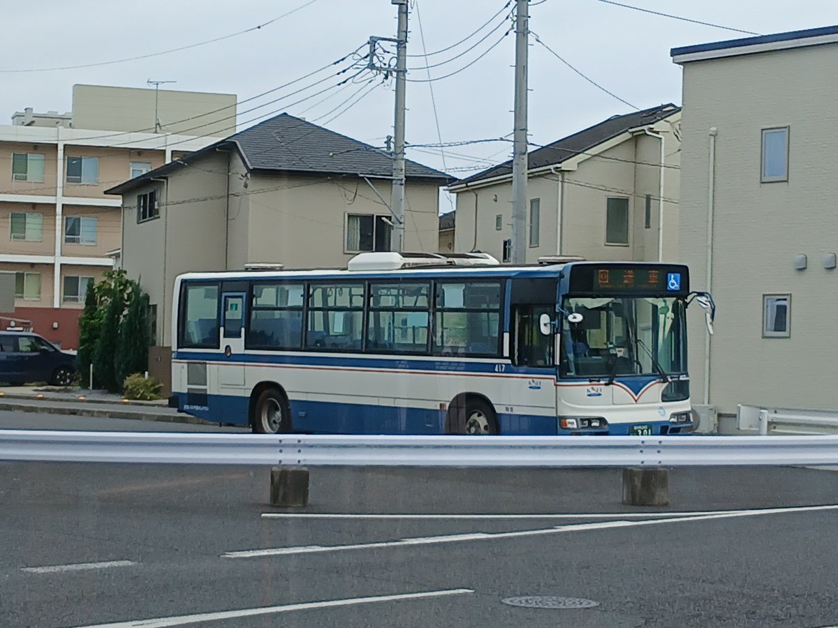 Chida_BUS_417's tweet photo. 今日もきたぁ！
7丁目北に417回送！
綺麗に撮れたヨ。
#ブルーリボンシティ 
#京成バス千葉セントラル
#緑が丘7丁目北 https://t.co/zUZmsjlJxc