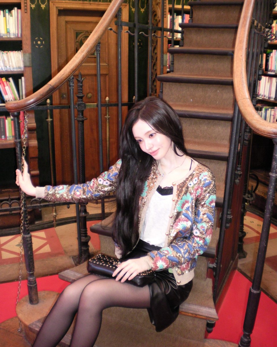 ivepics_'s tweet photo. liz instagram update https://t.co/45KJ7Qs0Ay