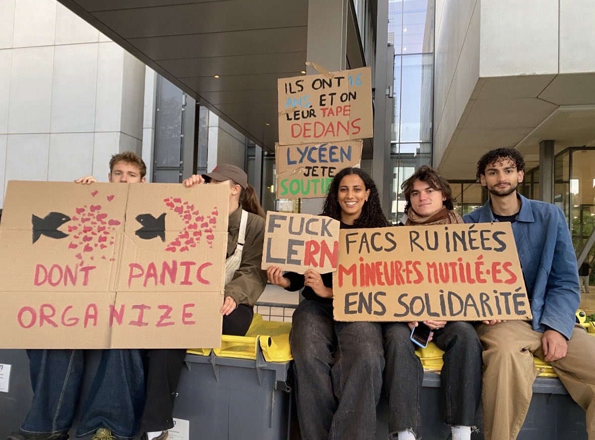 sansfoililoi's tweet photo. L’ENS Paris-Saclay bloquée en soutien aux lycéens ✊ https://t.co/0wz7bxgPfv