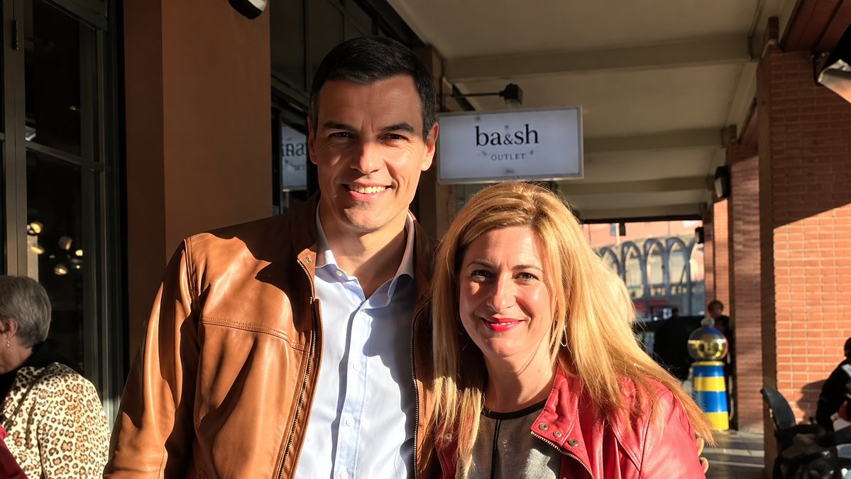 pabloharour's tweet photo. La fontanera de la PSOE anotó en su agenda que el Pollo Carvajal "ha cantado en EEUU" y que "de cada 5 barcos, dos salen contrabandeados": "1.000 millones euros del petróleo de venezolanos que han venido a España"

NO SABEMOS NI EL 10% DE LA MIERDA QUE TIENE QUE SALIR https://t.co/JZZWa0Yws3