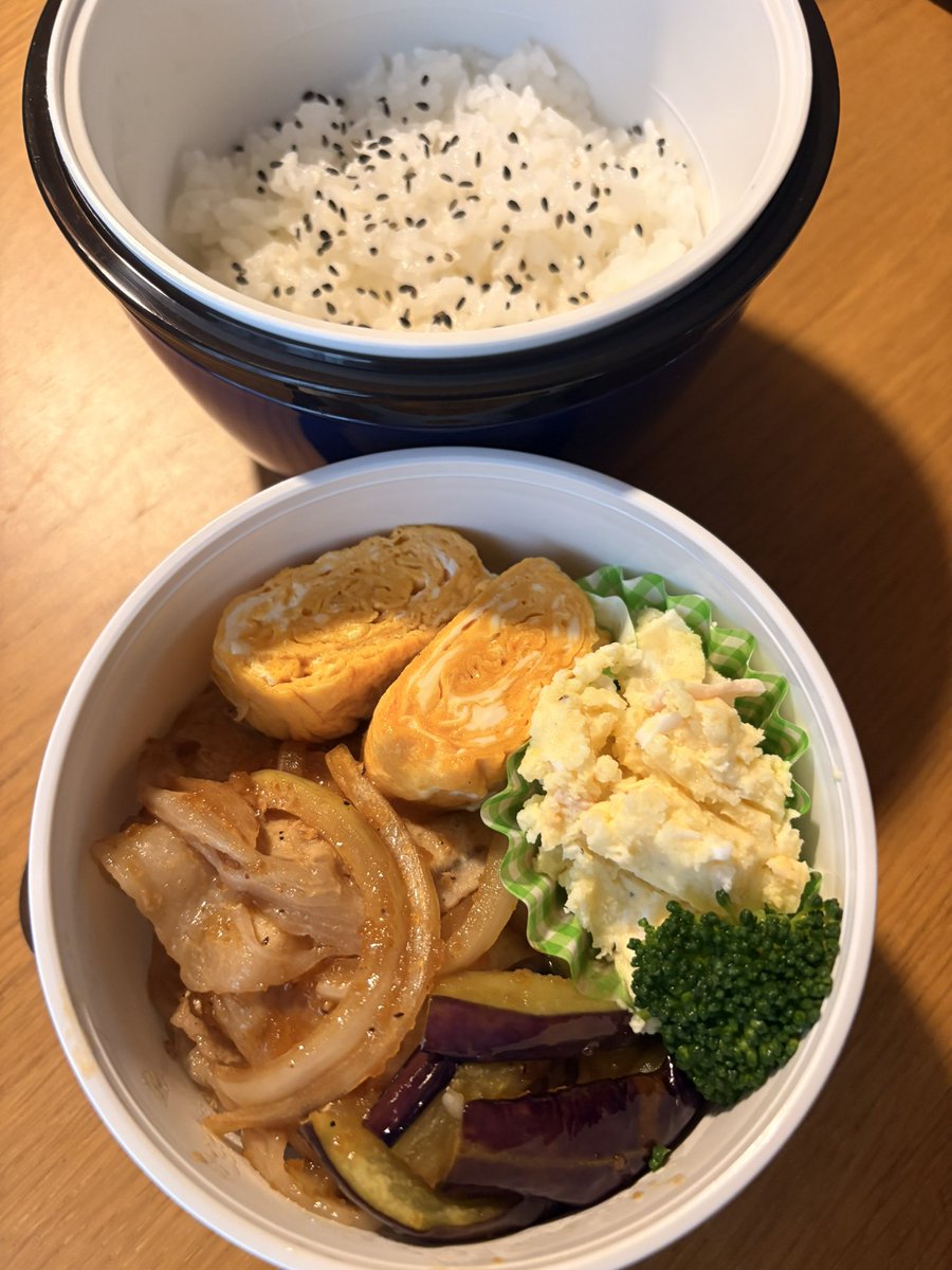 ruiiiamo's tweet photo. 今朝のお弁当
豚ロースト茄子のステーキソース炒め　ポテサラ　玉子焼き

#お弁当
#お弁当記録 
#高校生男子弁当
#丁寧な暮らし https://t.co/cABXwwNRYa