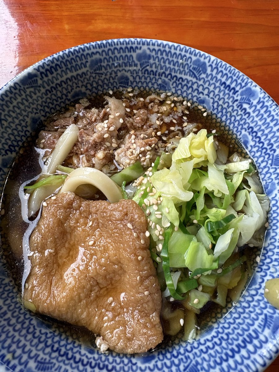 Nooon0907's tweet photo. #地元のおすすめ紹介
山梨の吉田うどんも最近は知っている他県の方も増えてきました^ ^
私は昔から大好きで吉田によく食べにも行きますが、甲府の石田にある  #源さん　という吉田うどんを見つけました。是非おすすめは冷やし！うどんのコシがガツンと冬でも冷やしにするくらい！一度お試しください^ ^ https://t.co/WBSIOOCfxy