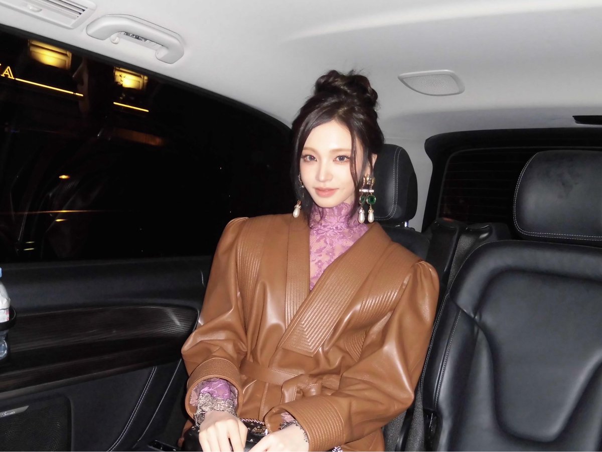 jiwonsfilez's tweet photo. liz.yeyo Instagram update

LIZ at VALENTINO PFW
#LIZxValentino #LIZxValentinoSS27
#PFW #ValentinoSS27 #ValentinoAntibiblioteca
@MaisonValentino @IVEstarship https://t.co/rp8zDFsOlp