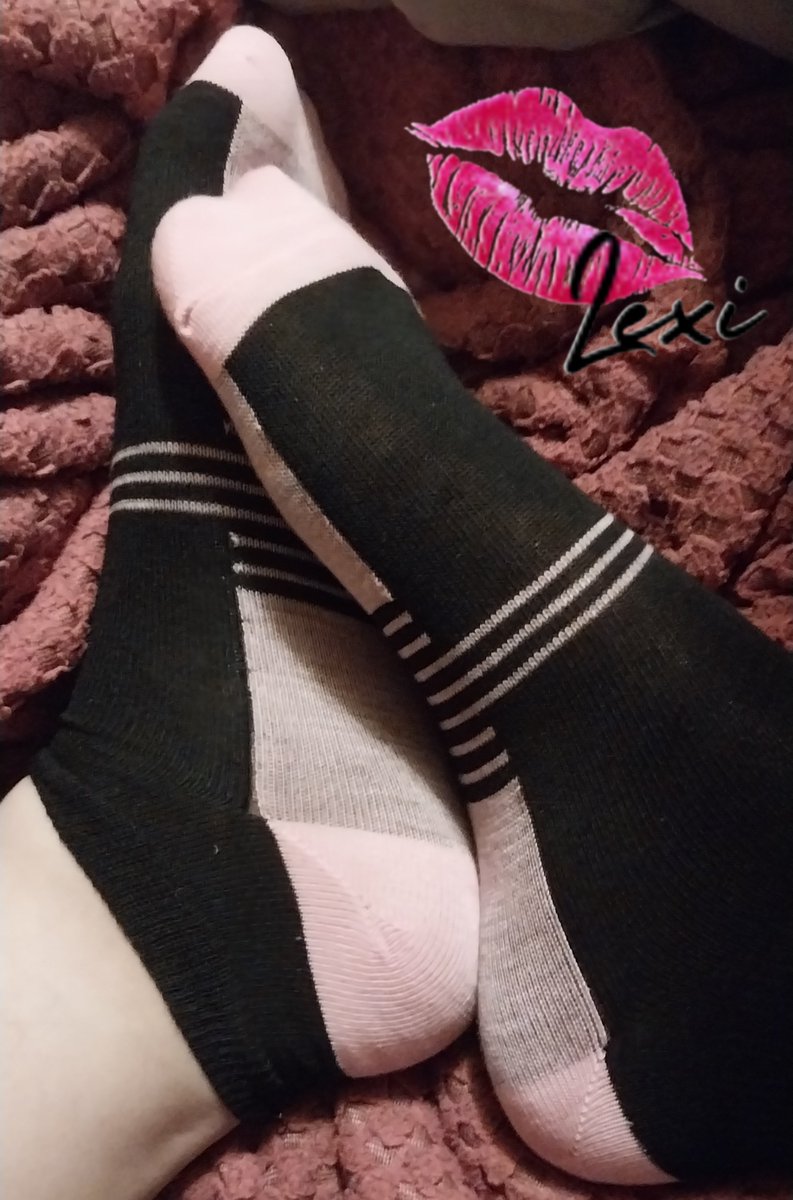 LuvLexitoes's tweet photo. All wrapped up cozy for bedtime #feetfetısh #socks #feetlovers #feetcontent https://t.co/IyjQvLkp3T