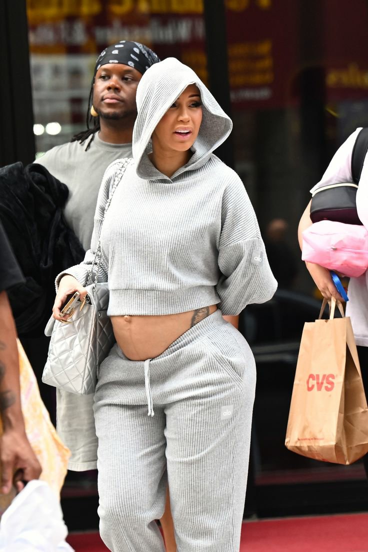 Cute_Ayana_'s tweet photo. Cardi b was seen with another baby bump who could literally be the baby father https://t.co/oG4s7PRS6A