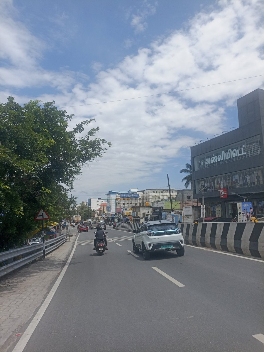 banana_sethhh's tweet photo. Blue sky https://t.co/F4rGAq3NM9