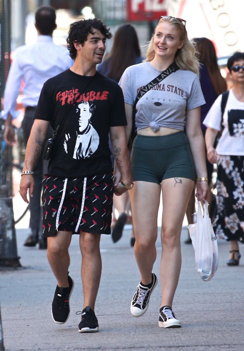 thatgirlianthe's tweet photo. She could literally have anyone and i mean anyone… look at her body bro and she chose him. I’m here trying to figure out what she saw https://t.co/KSlo5l8Y7B