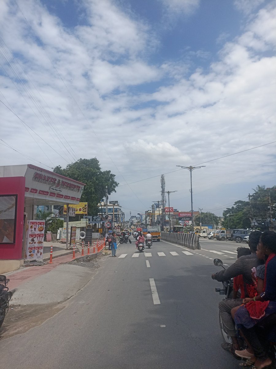 banana_sethhh's tweet photo. Blue sky https://t.co/F4rGAq3NM9