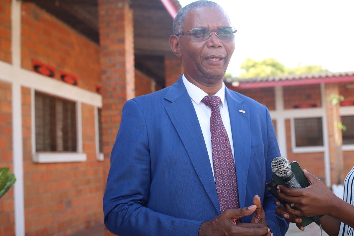 iwacuinfo's tweet photo. La gouvernance et le leadership des décideurs politiques au cœur de la participation inclusive

« Nombreuses analyses réalisées au Burundi font état d'un fossé persistant entre leaders et communautés d'origine, ce qui alimente des défis en matière de gouvernance inclusive et de participation citoyenne », déclare Dieudonné Ntanago, directeur Pays de @WeAreNIMD  au Burundi lors d’un atelier organisé vendredi en commune Ntahangwa.