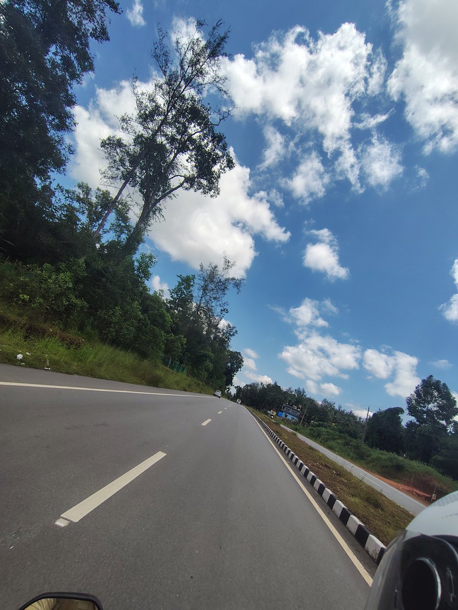s76362154's tweet photo. Blue sky https://t.co/dM8pH6cBTI