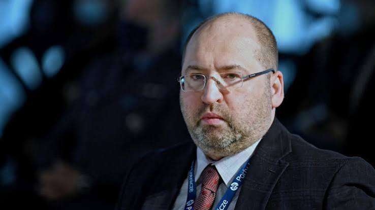 RavAndEnough's tweet photo. Można stracić twarz. Całkowicie.
Ostatecznie zmienić na mordę. Zdradziecką.
A za zdrady ponosi się najwyższą karę.

#Bielan https://t.co/vL4KcO2N8I