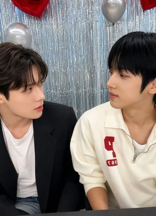 whyswyop's tweet photo. Seeing the two of you together always makes our day brighter.

ALWAYS BY YOONWOO’S SIDE
#WELCOMEHOMEYOONWOO
#YOONSIKxSIWOO 
#검사실의제안과_함께한_100일넘게 https://t.co/bSq8jOWVeJ
