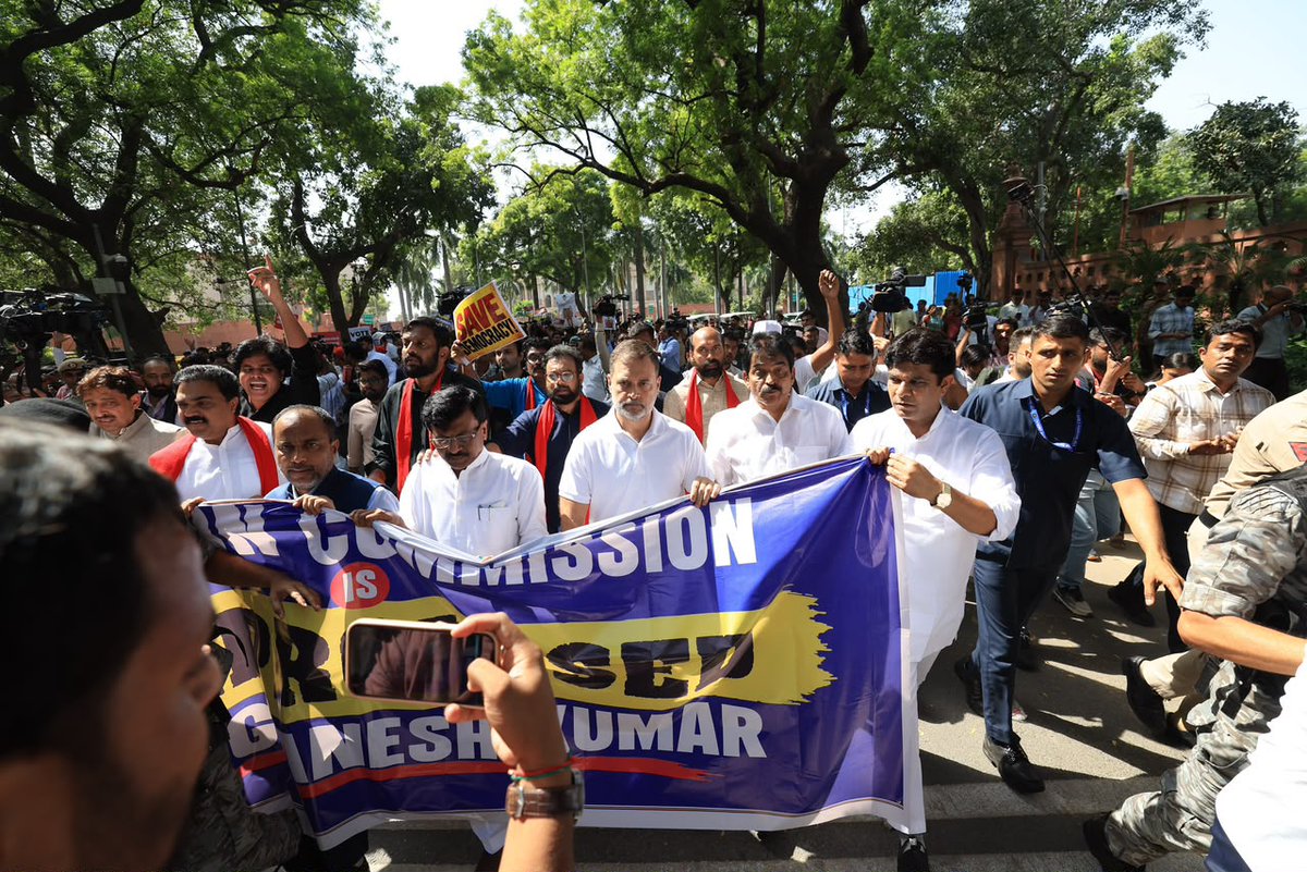 INCIndia's tweet photo. 𝑵𝒐 𝒗𝒐𝒕𝒆 𝒄𝒂𝒏 𝒃𝒆 𝒔𝒕𝒐𝒍𝒆𝒏. 𝑵𝒐 𝒗𝒐𝒊𝒄𝒆 𝒄𝒂𝒏 𝒃𝒆 𝒔𝒊𝒍𝒆𝒏𝒄𝒆𝒅.✊

If the Modi govt thinks it can stop us, it is wrong. We will fight for every citizen's right to vote, and Gyanesh Kumar will have to resign.

📍 New Delhi https://t.co/iaog4CXxSg