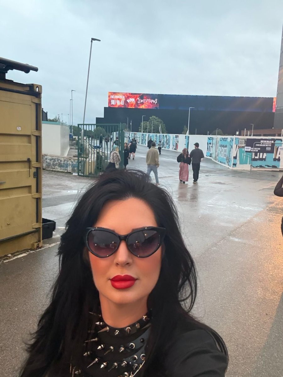 Morganas_Empire's tweet photo. Out in the wild for Evanescence, Manchester. 
Which was your last gig? https://t.co/GuzUcRvzd4