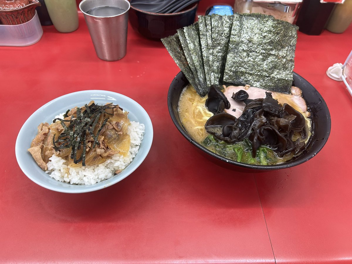 dacunling's tweet photo. #杉田家千葉祐光
#家系ラーメン
まぶし丼から
ラーメン
のり　キクラゲトッピング

間違いない！！ https://t.co/iokCtIDKiR